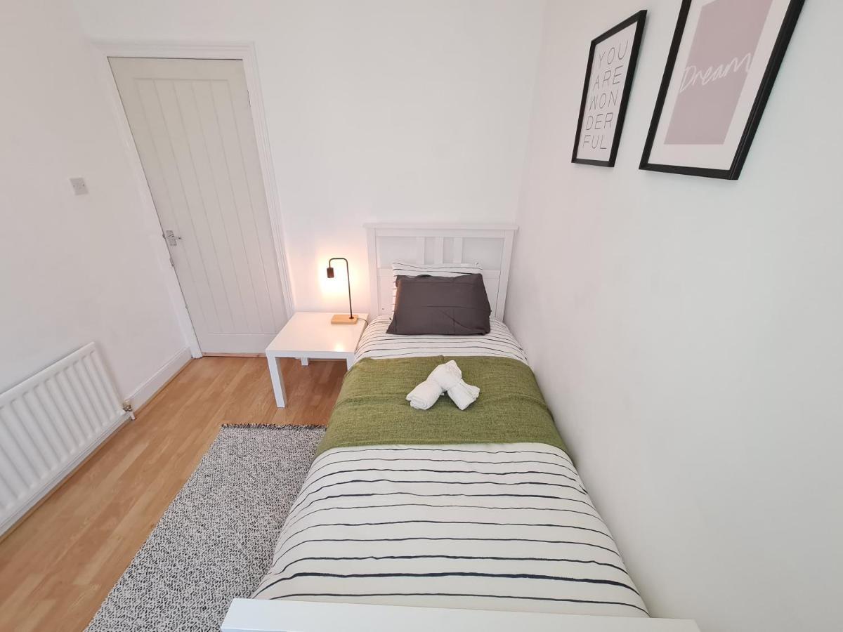 דירות ניוקאסל Large 3 Bed Flat, Free Parking מראה חיצוני תמונה
