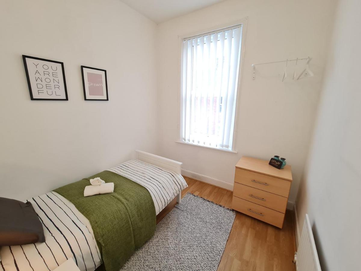 דירות ניוקאסל Large 3 Bed Flat, Free Parking מראה חיצוני תמונה